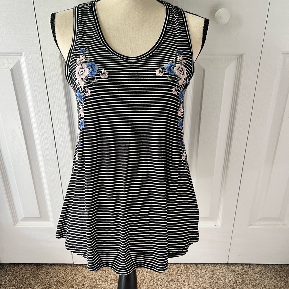 American Eagle Striped Black and White Floral Embroidered Women's Top Sz Small